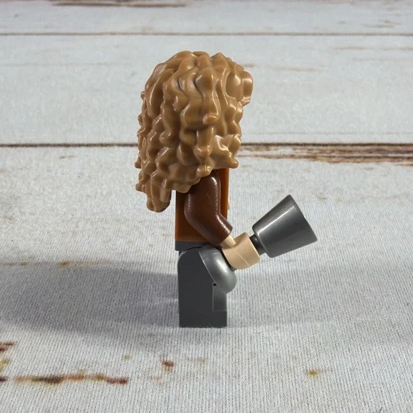 LEGO Harry Potter Madam Rosmerta Minifigure HP463 From 76418 - Picture 4 of 4